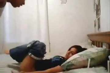 A családi szex magyarul második feleség, ellentétben az elsővel, egészen nyugodtan veszi a kakast a szamártól a szájáig.