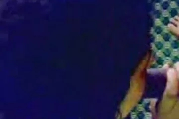 Két leszbikus megsimogatta egy fekete barátja nagy farkát. porno filmek családi