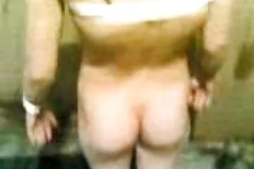 Egy érett nő biztosítja, hogy ebben az anális videóban a ingyen családi pornó törvényes házastársával világított