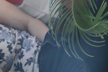 Egy fiatal, kis mellű úrnő már régóta nem hagyja magát az csaladi porno magyarul análisban befejezni