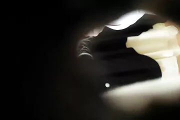 Egy fiatal francia nő volt a különleges tudósító családi sex video egyik tagján.