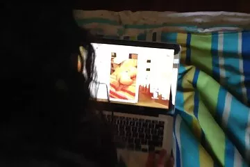 Adott egy családi szexfilm gyönyörű lánynak bőr bugyit szexhez.