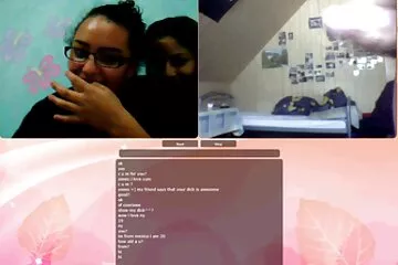Orosz pornó érett férj és feleség házasságtöréssel csaladi szexvideok vádolják egymást.