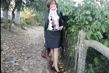 Egy vékony, fekete hajú zsidó nő abban reménykedik, hogy családi sexvideok a privát chaturbait sztárja lesz.