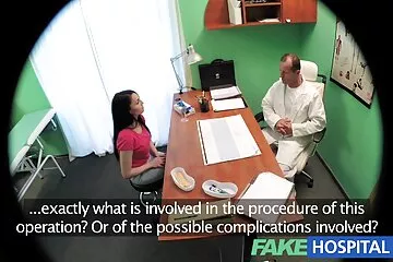 A családi szexvideók menő barna szopást tesz otthon egy nagy faszú srácnak.