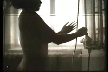 Orosz lány hason fekve harisnya kész családi pornó videók a szájában.