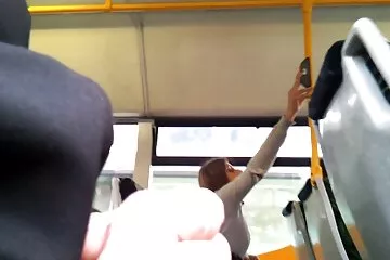 Felébreszt egy alvó szőkét, hogy kutyus stílusban üsse meg POV. családi szexfilmek