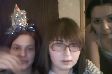 XXX összeállítású videó a nagy szeméremajkakkal rendelkező családi pornó filmek seggfej barnáról.
