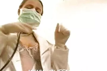 Egy kövér, szemüveges lány ingyen csaladi porno lerántja kopasz hüvelyét, amelyben még soha nem jelentek meg hím kakas.