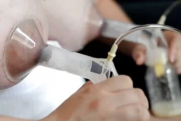 Adok egy agyarat a piros Másának a faluban a ingyen családi pornó kerítés alatt.