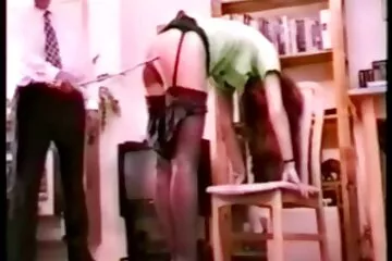 A fiatal diákok szerelmese családi sex videok rávett egy másik naiv bolondot rózsaszín rövidnadrágban, hogy dugjon.