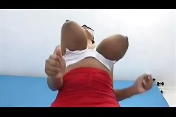 Egy néger egy nagy taggal hosszú távú bérletbe vett egy fehér eladó nőt. családisex