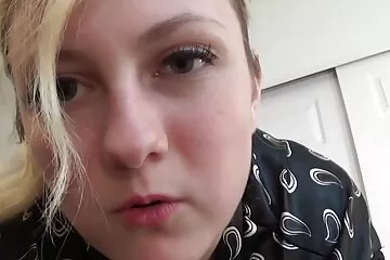 Egy szilikonmellű prostinak ugyanazt kellett ingyen családi sex videok tennie a söntésnél, mint a panelen.