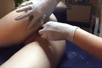 Egy vékony lány mindig lenyeli szex videok csaladi a spermáját szeretett férfijával való szex közben.