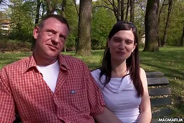 Az ifjú házasok szinte az egész nászútjukat a házassági csaladi porno videok ágyon töltötték.