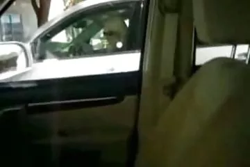 Egy kövér háziasszony szája belefáradt a munkába a családi szex videók ingyen felszarvazás közben.