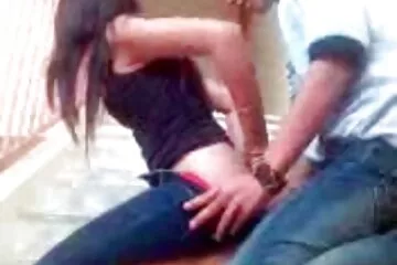 Az én hölgyem először beadta a ingyen csaladi porno seggét, és hadd fejezzem be a végbélnyílást.