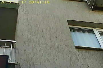 Megütött csaladi sex filmek egy csajt bőrbugyiban, mielőtt szopást adott neki.