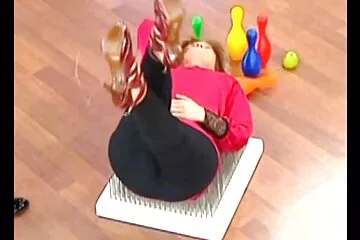 A srácok körülvettek egy aranyos emo lányt, hogy duplán családi szexvideók behatoljanak a munkanyílásaiba.