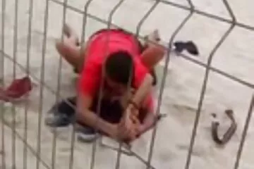 Kövér leszbikus hüvelyi golyókkal elégíti ki családi pornó terhes barátnőjét.