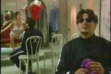 A kis kakas srácok családi pornó egy szőkét dugnak a castingon.