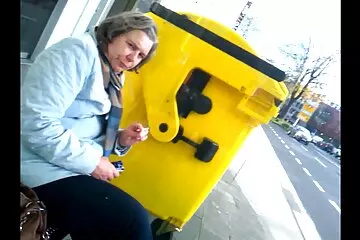 A bekötött szemű csaj gyengéd ajkak családi sex videok puszi helyett izgatott farkat kapott szívásra