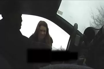 A kövér feleség szemüveget családi sex videok és latexkesztyűt vett fel, hogy férjének prosztata masszázst végezzen.