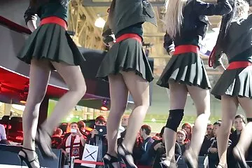 A szőke megdugta a barátját egy nagy fehér kakassal, hogy amatőr családi pornó a seggébe dugja
