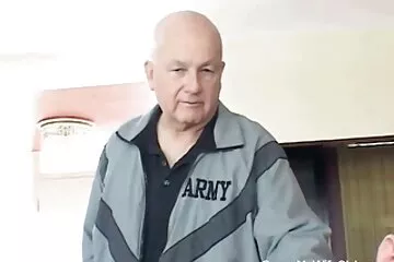 A szőke dupla családi sex behatolást tapasztalt egy kemény hármasban.