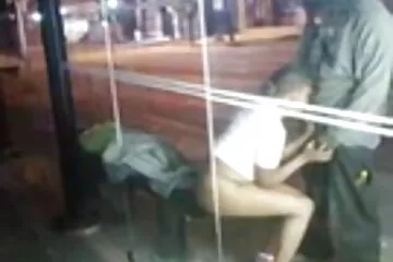 A kis fehér puncik után családi dugás egy csajnak nagyon nehéz lesz megszoknia a nagy fekete farkat.