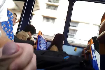 Egy kövér anyuka melegfelesége szeretett férjével és annak családi sex videok hűséges barátaival.