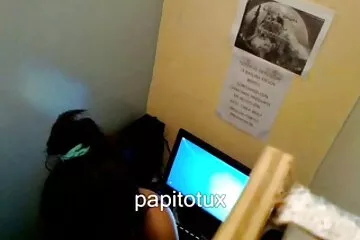 Egy ázsiai nő fehér hálóharisnyában kész napi szopást családi szex videók ingyen ajánlani pénzügyi felügyeletért.