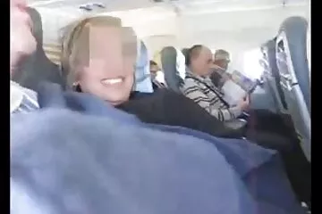 Egy családi szex filmek tag behatolása egy vékony lány végbélnyílásába közelről.