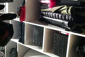 A csávó tréfásan ingyenes családi szexvideók találkozott egy csajjal, tréfásan kihasználta az első anális szexre.